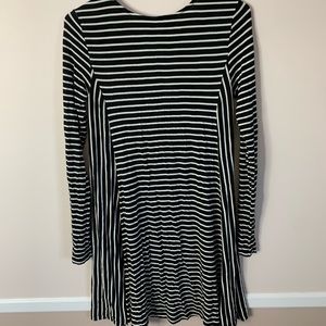 Old Navy black and white stripped dress